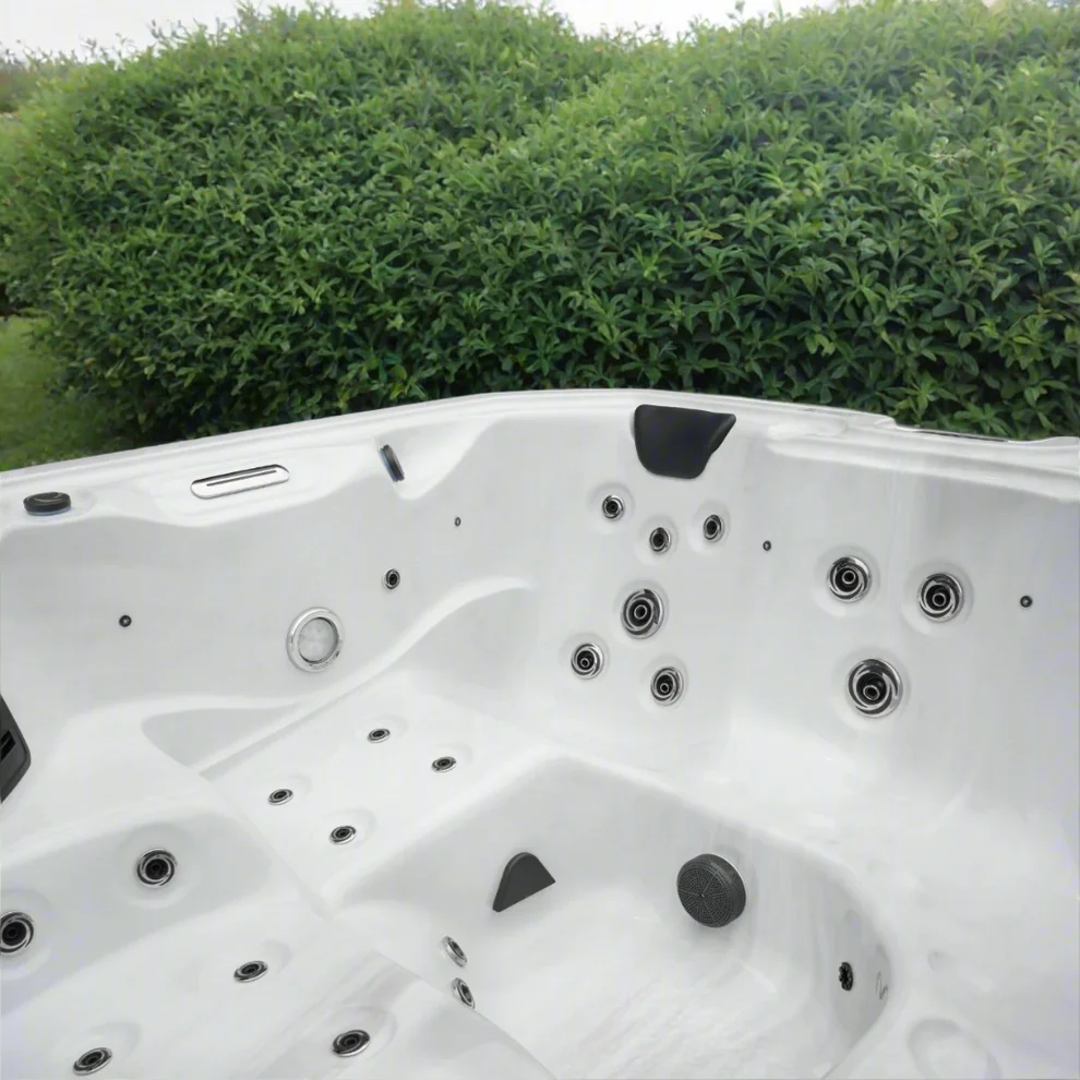 The Coral Hot Tub - Image 4
