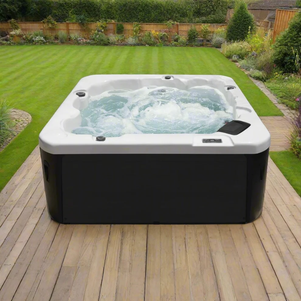 Azure Hot Tub - Image 4